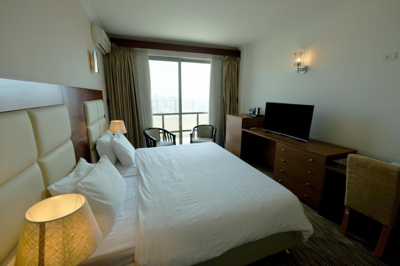 Red Crescent Guesthouse 라말라 외부 사진