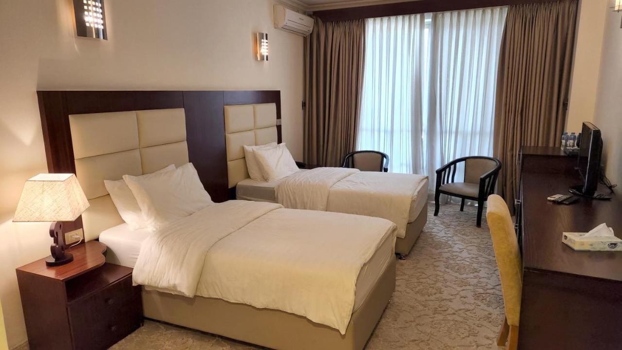 Red Crescent Guesthouse 라말라 외부 사진