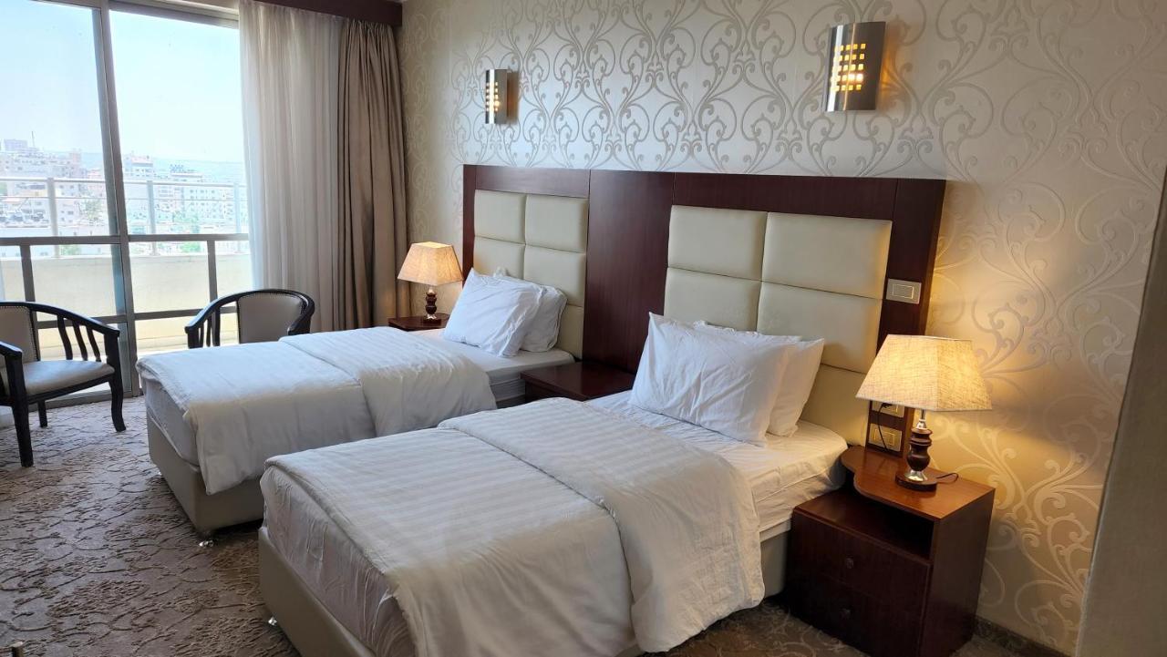 Red Crescent Guesthouse 라말라 외부 사진