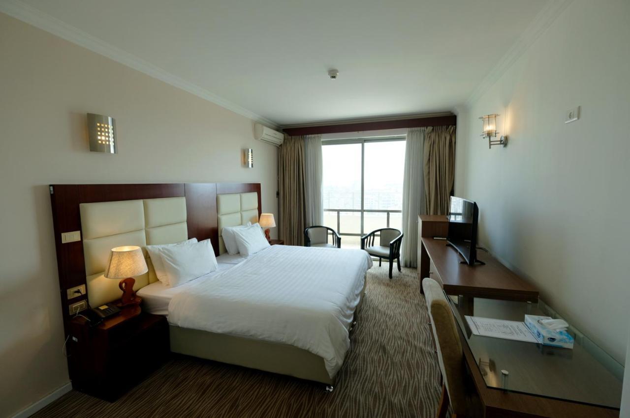 Red Crescent Guesthouse 라말라 외부 사진
