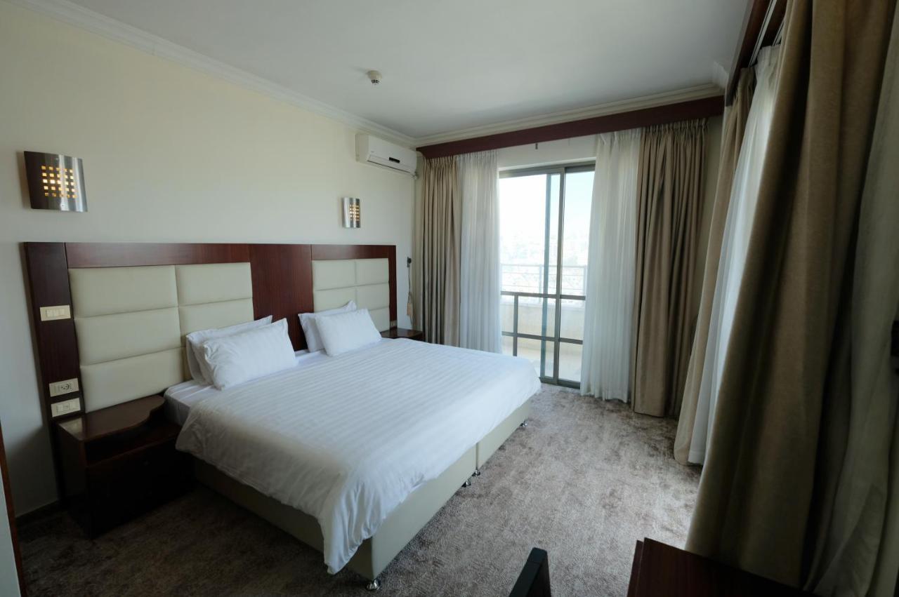 Red Crescent Guesthouse 라말라 외부 사진