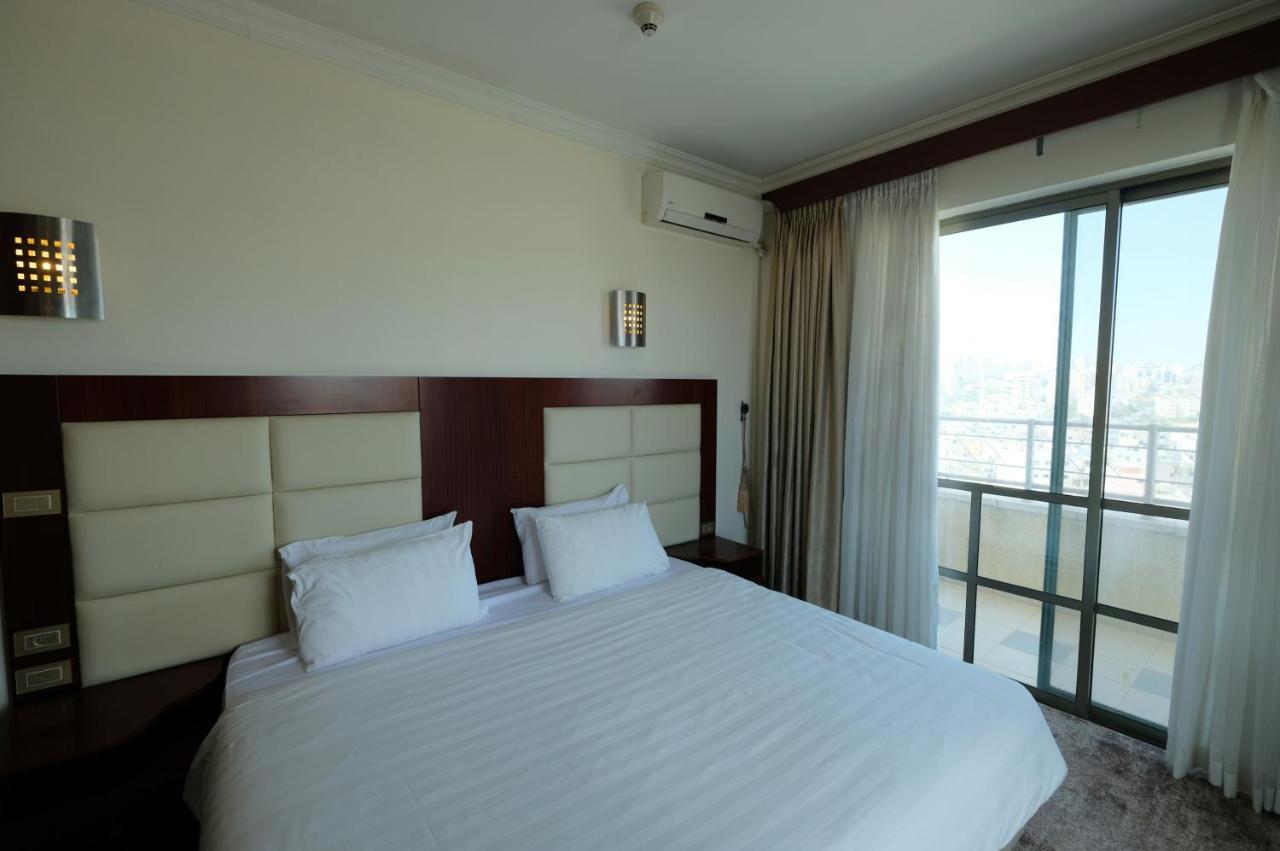 Red Crescent Guesthouse 라말라 외부 사진