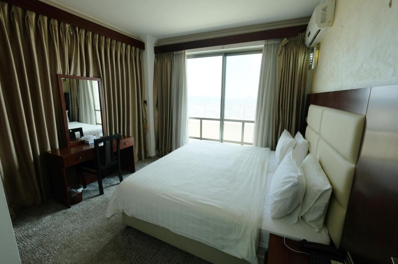 Red Crescent Guesthouse 라말라 외부 사진