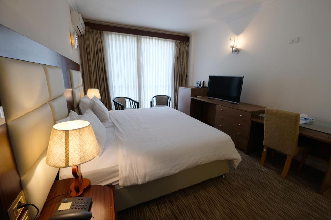 Red Crescent Guesthouse 라말라 외부 사진