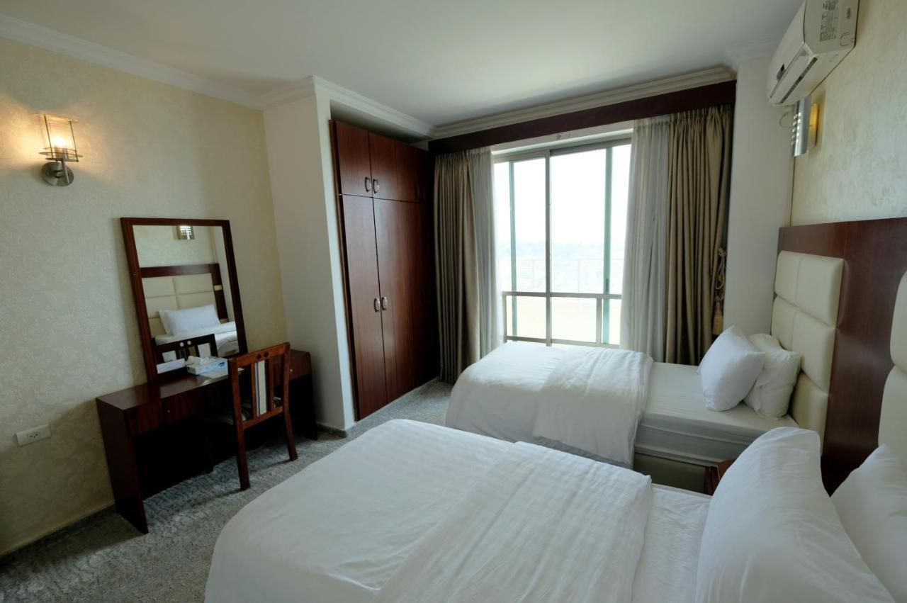 Red Crescent Guesthouse 라말라 외부 사진